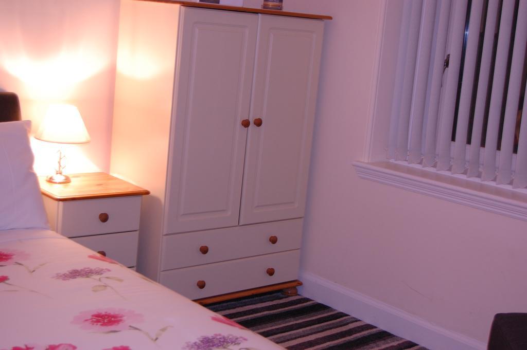 Bed and Breakfast Dawn Break Largs Zimmer foto