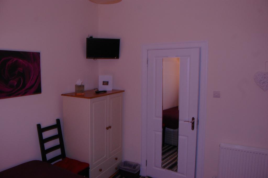 Bed and Breakfast Dawn Break Largs Zimmer foto